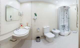 Гостиница Райгонд Кисловодск Номер люкс с 1 двуспальной кроватью-4